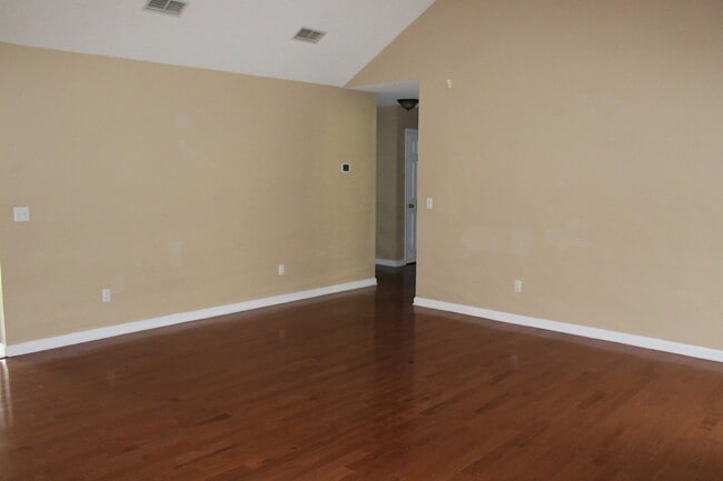 Building Photo - 180 Waters Ave