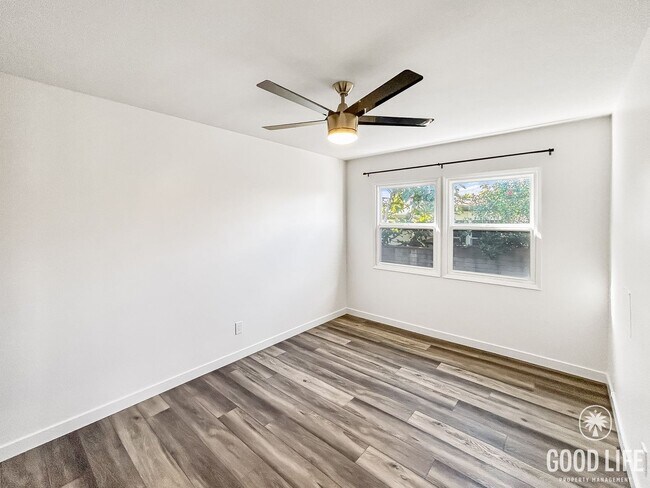 Building Photo - Beautiful 3BD/2BA W/ Updated Kitchen and A...