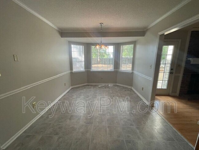 Building Photo - 622 Ridgefield Dr