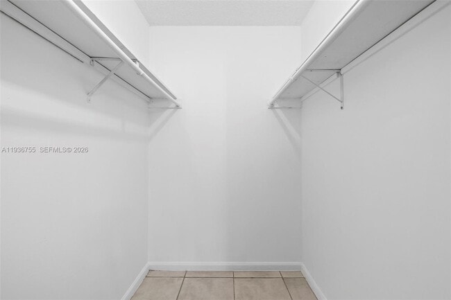 Building Photo - 1405 Miami Rd