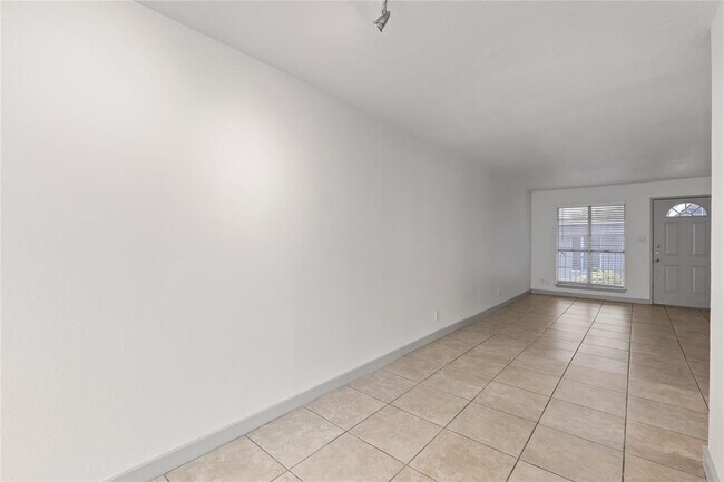 Building Photo - 1301 W Ben White Blvd