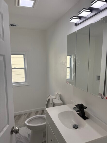 Building Photo - 461 Hulett St