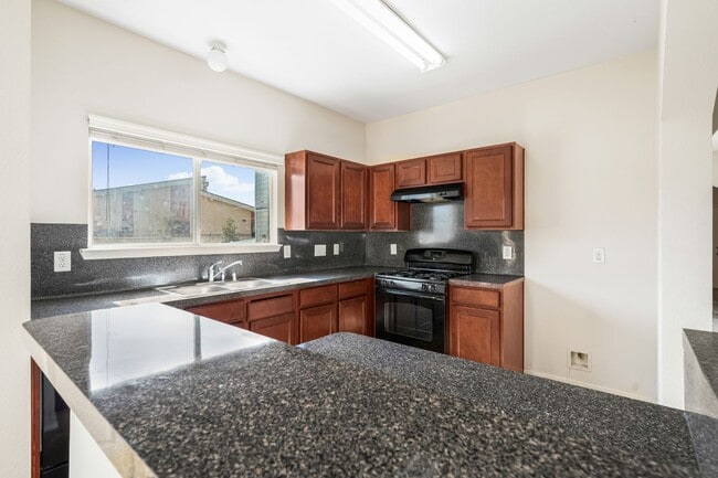 Building Photo - Charming 3-bedroom, 2-bath single-family h...