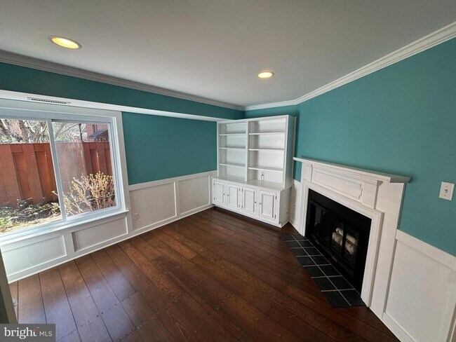 Building Photo - 1002 Worthington Dr