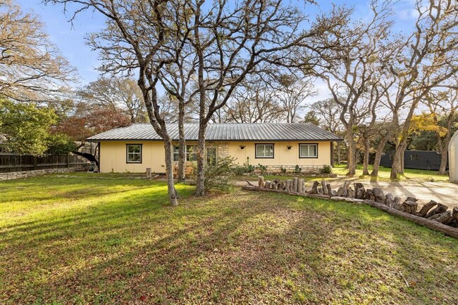 Building Photo - 28 W Inwood Forest Dr