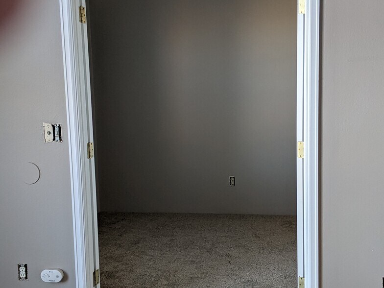 2nd Bedroom/Office - 560 Autumn Crest Cir