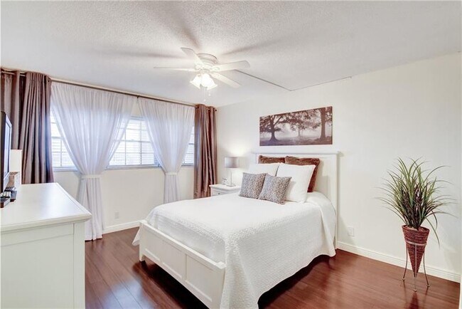 Building Photo - 2661 S Course Dr
