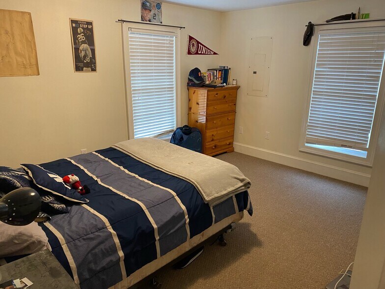 Bedroom - 49 Eaton Ave