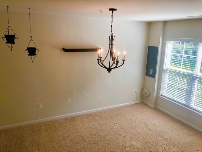 Building Photo - Spacious 2 BR/2.5 BA Townhome in Beltsville!