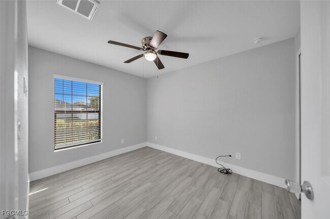 Building Photo - 919 NE 35th Ln