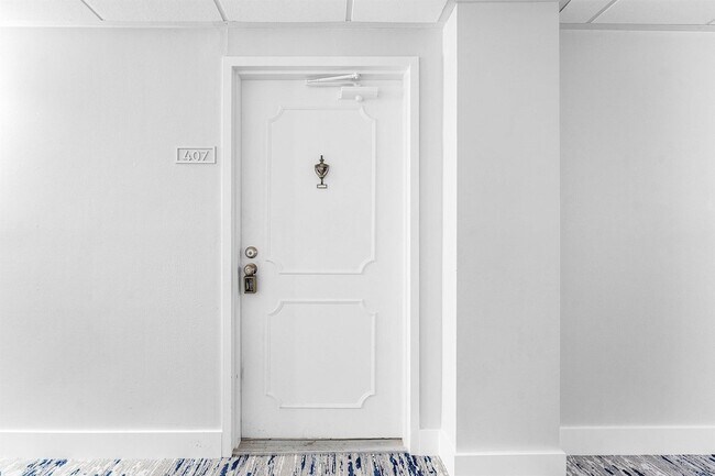 Building Photo - 3215 S Ocean Blvd