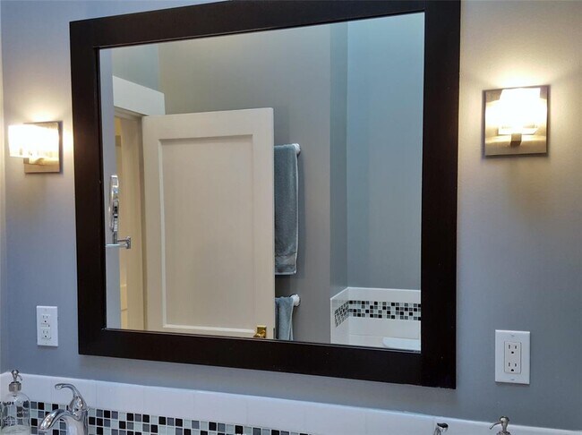 Building Photo - 1018 Highland St