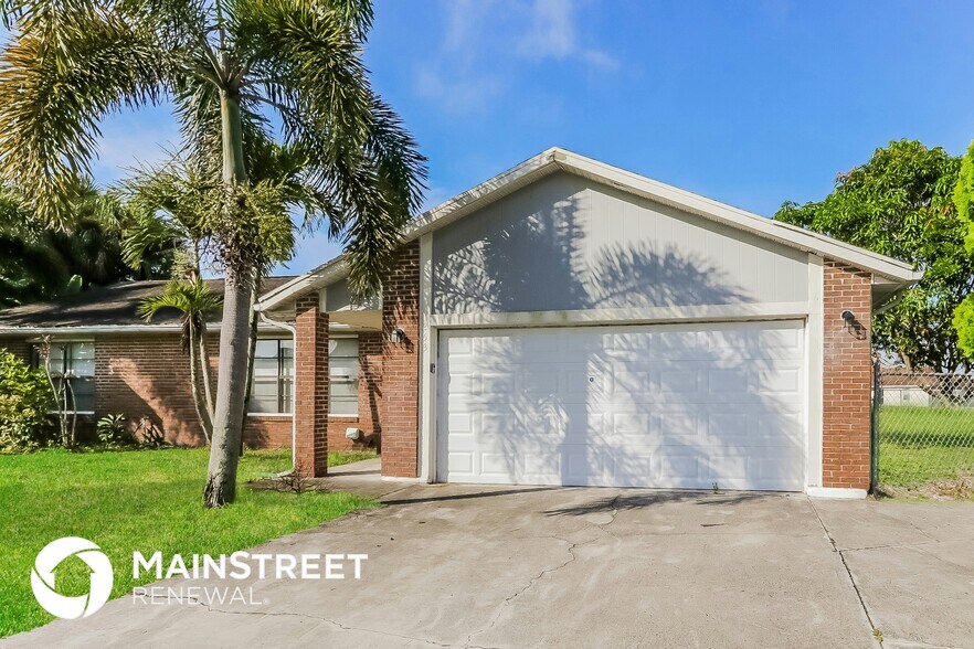 Building Photo - 253 SW Tulip Blvd