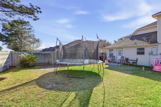 Building Photo - 11402 Overland Trail Dr