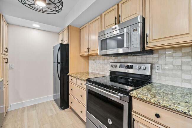 Building Photo - 2233 NW 22nd Ave