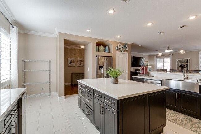 Building Photo - Fully Furnished Single-Story Gem in Peacef...