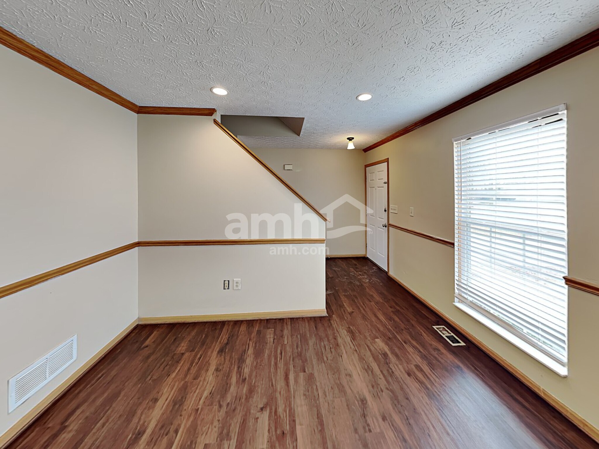 Building Photo - 472 Greenhill Dr