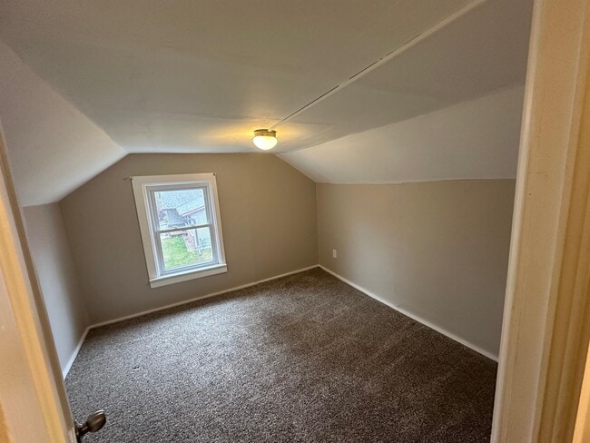 Building Photo - 962 Lakeview Dr