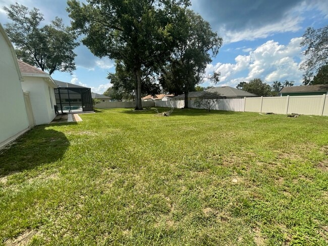 Building Photo - Spacious 4-Bedroom Pool Home – 2 Primary S...