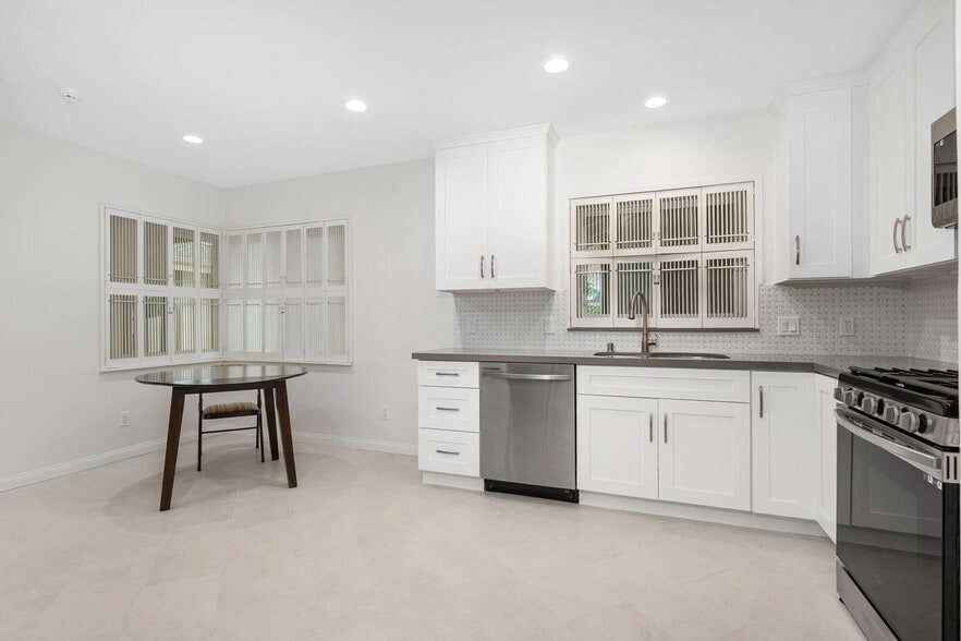 Building Photo - 6204 S Corning Ave