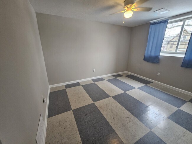 Building Photo - 3009 Pearl Ave