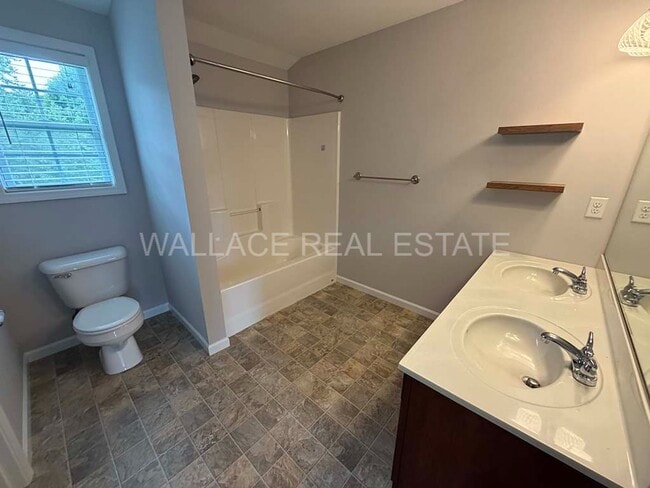 Building Photo - FANTASTIC 3 BEDROOM, 2.5 BATHROOM HOME IN S. KNOXVILLE!!