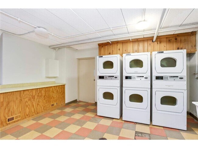 Building Photo - Charming 1 Bedroom Condo in the Heart of S...