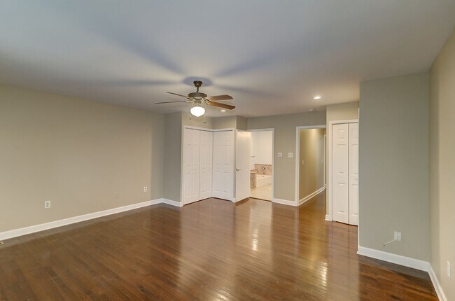 Building Photo - Renovated Brick Ranch!