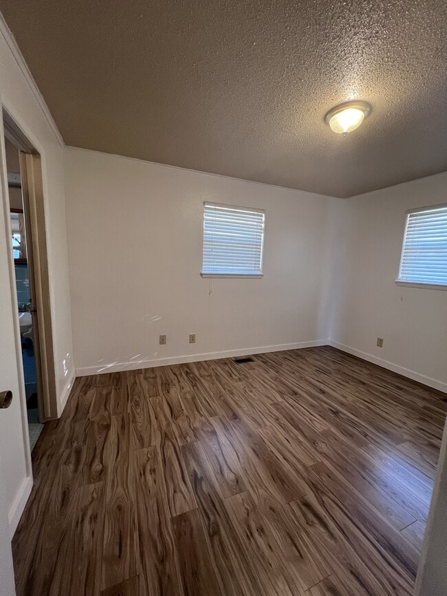 Building Photo - 735 NW 5th St