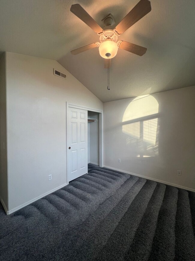 Building Photo - Open Concept Living Close to Downtown Gran...