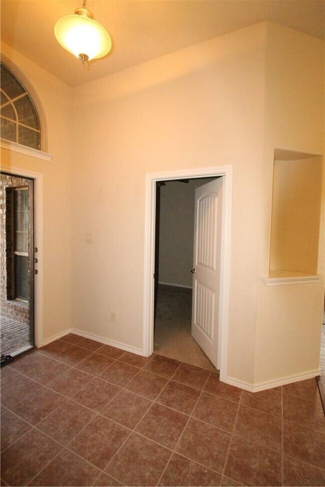Building Photo - Freshly painted with new flooring