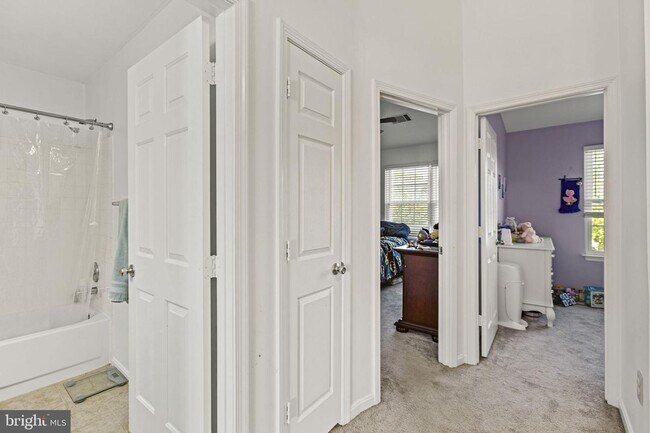 Building Photo - This beautiful 3-bedroom townhome is nestl...