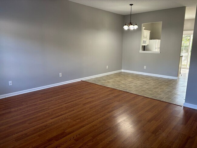 Building Photo - 2 bed / 2.5 bath Townhome ~ Carolina Bays ...