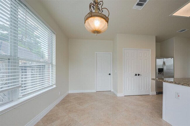 Building Photo - 5703 Saragosa Dr