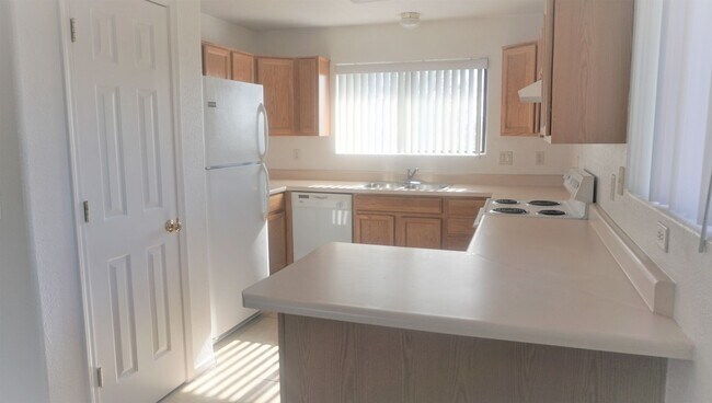 Building Photo - 4410 Buena Loma Way