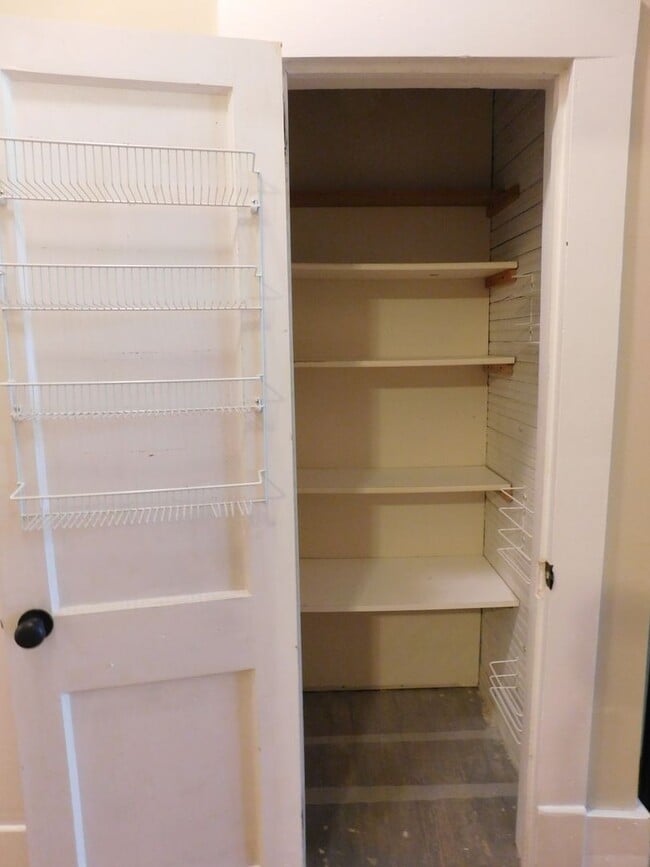 Building Photo - 216 Middle St