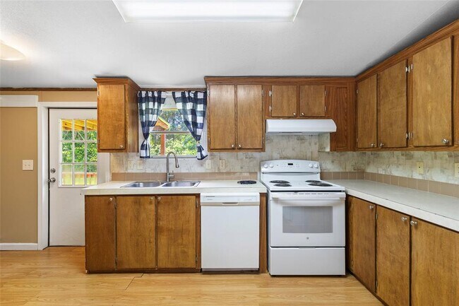 Building Photo - 16561 Desert Star Dr