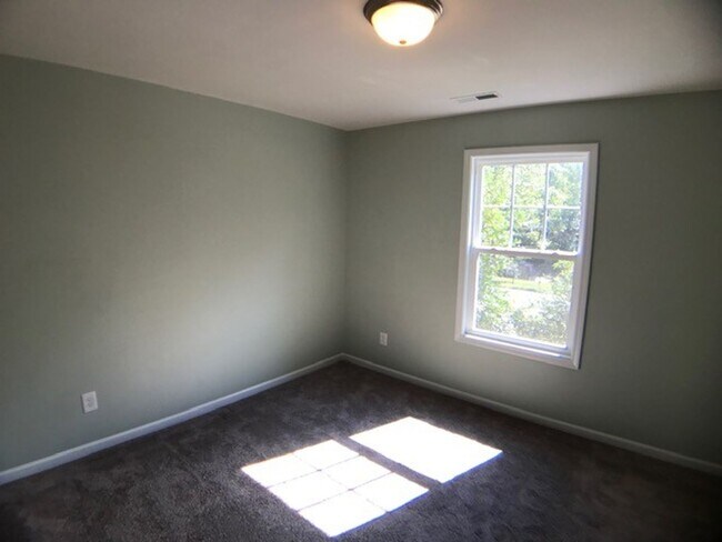 Building Photo - Contemporary Duplex in Prime Downtown Cary...