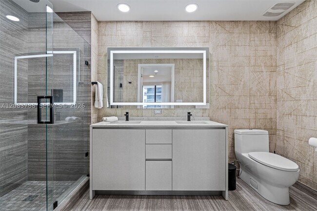 Building Photo - 1010 Brickell Ave