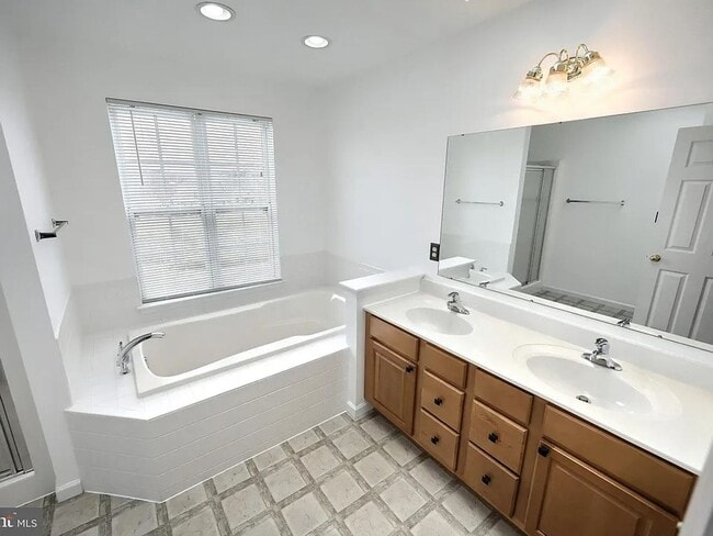 Building Photo - 1193 Ledge Dr