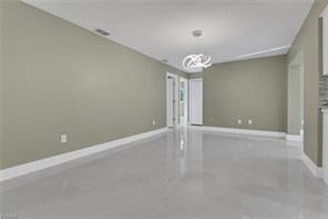 Building Photo - Elegant 3-Bedroom Pool Home in the Prestig...