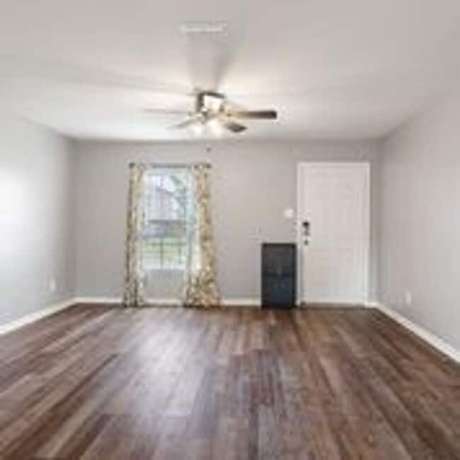 Building Photo - **4 Weeks Free!** Almost New In Luckey Ranch!!!