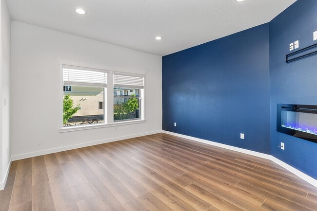 Building Photo - 2022 - Plenty of upgrades !  Access to Pool + Amenities. AC on Main, Walking trails, Nice End uni...