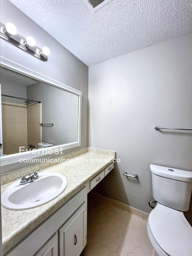 Building Photo - 2947 Crowell St