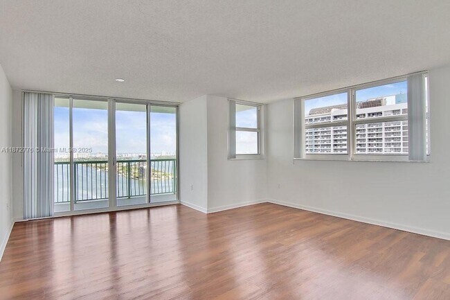 Building Photo - 1756 N Bayshore Dr