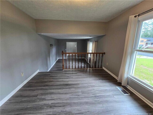 Building Photo - Conveniently located 3 bedroom!