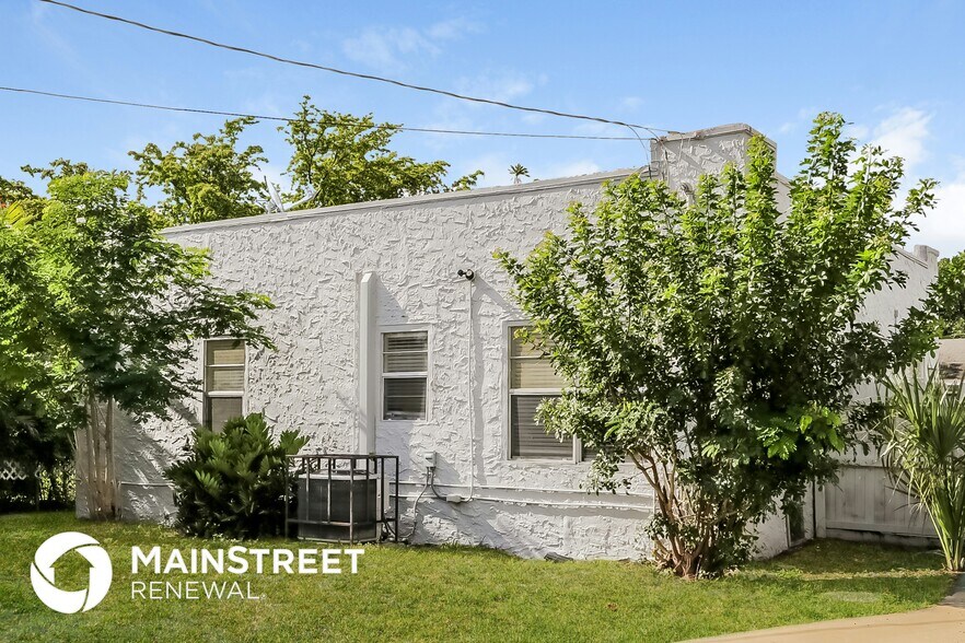 Building Photo - 733 Valley Forge Rd