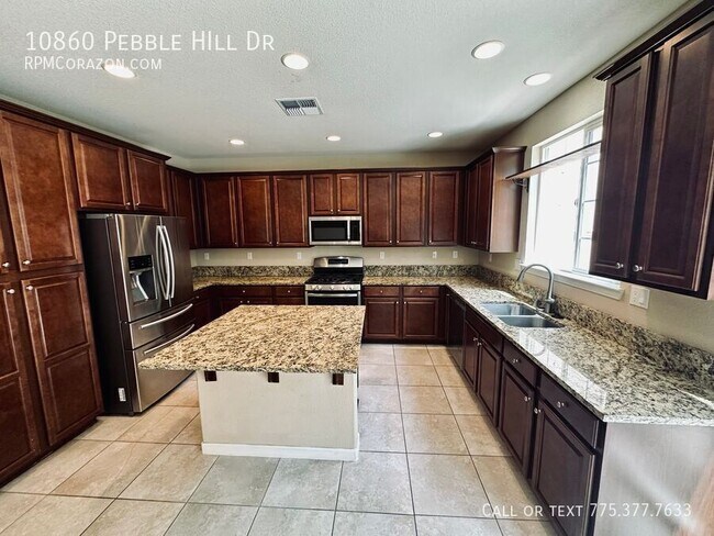 Building Photo - 10860 Pebble Hill Dr