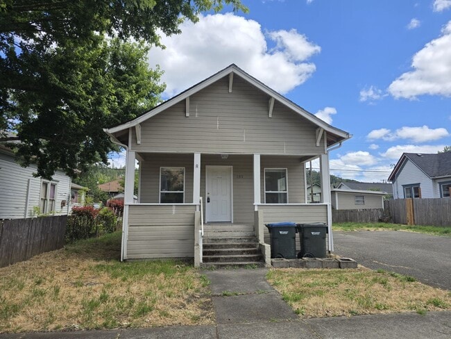 Building Photo - 1311 SE Mill St