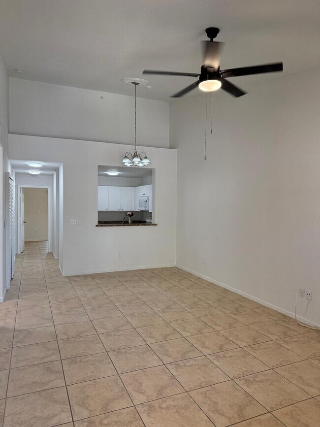 Building Photo - 2941 Riverside Dr